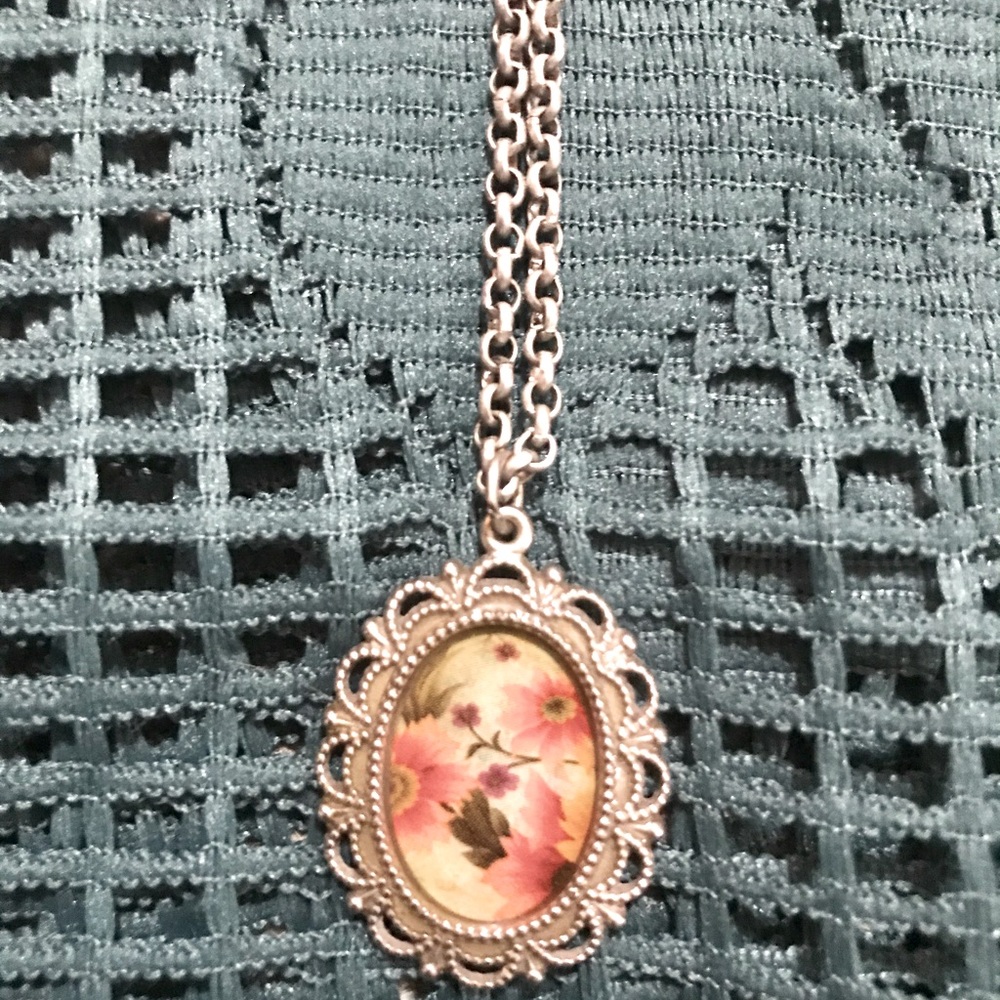 BRAND NEW reversible necklace perfect condition on both sides SAKS FIFTH AVENUE